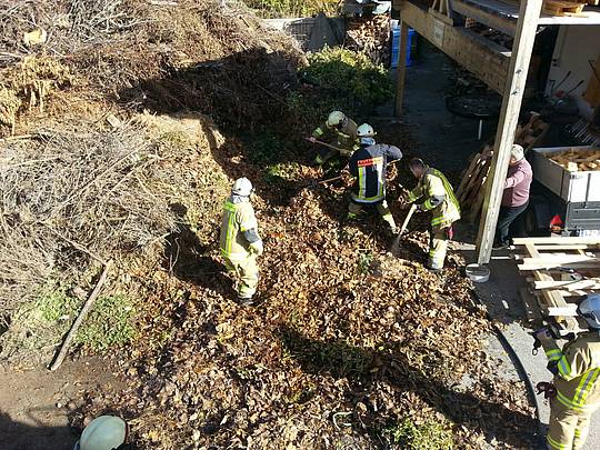 kleiner Brand im Freien