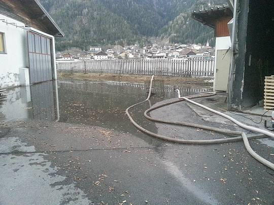 Arbeitseinsatz: Nachbarschaftshilfe