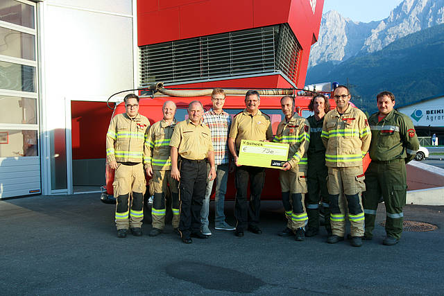 Scheckübergabe für den Unterstützungsfonds des Bezirksfeuerwehrverbandes Lienz